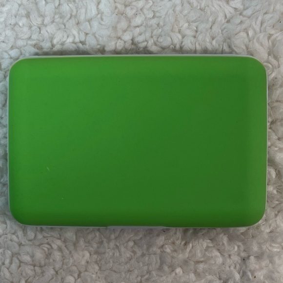 Kikkerland Silicone Credit Card ID Case - Picture 4 of 5